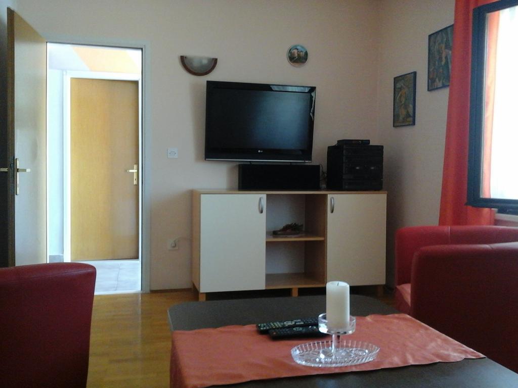 Apartments Tomovic Лумбарда Экстерьер фото